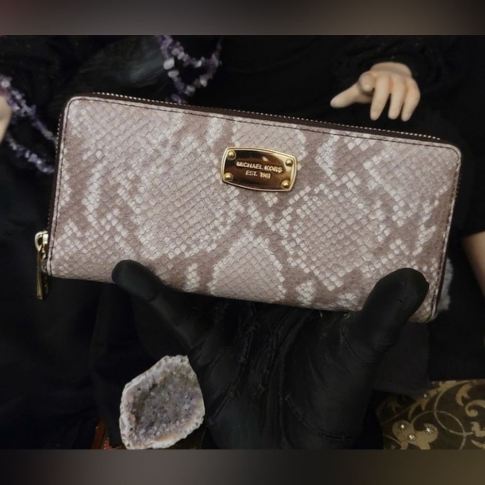 Michael Kors Beige Snake Print Wallet
Women’s